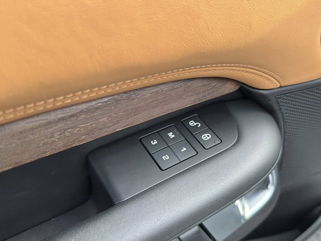 Used 2018 Land Rover Discovery HSE Luxury AWD/4WD image 19