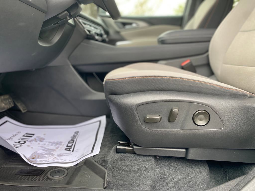 Used 2024 Chevrolet Traverse LT w/ LPO, Floor Liner Package FWD image 21