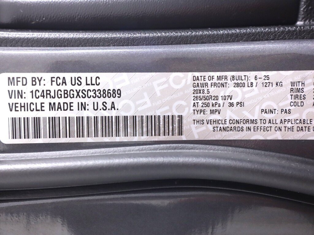 Used 2025 Jeep Grand Cherokee Limited w/ Luxury Tech Group II RWD image 45