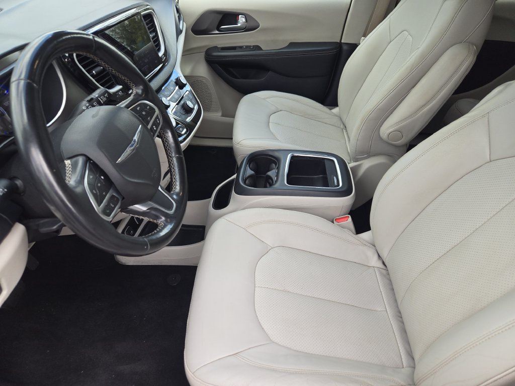 Used 2021 Chrysler Pacifica Touring-L FWD image 10