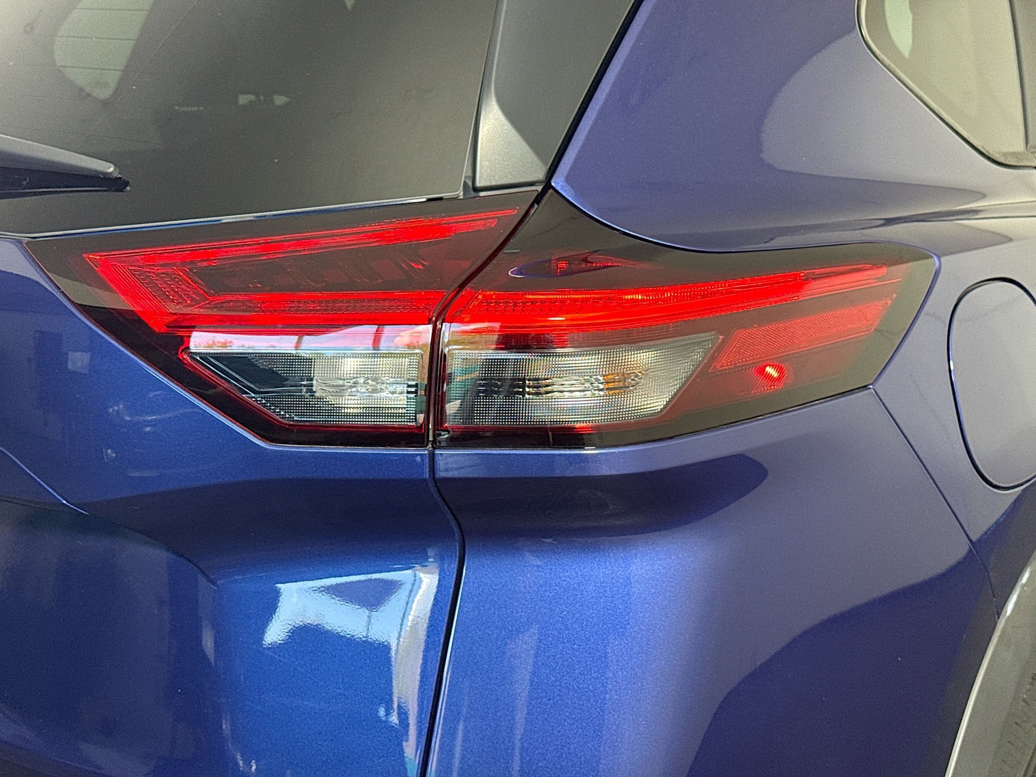 Used 2023 Nissan Rogue S image 34