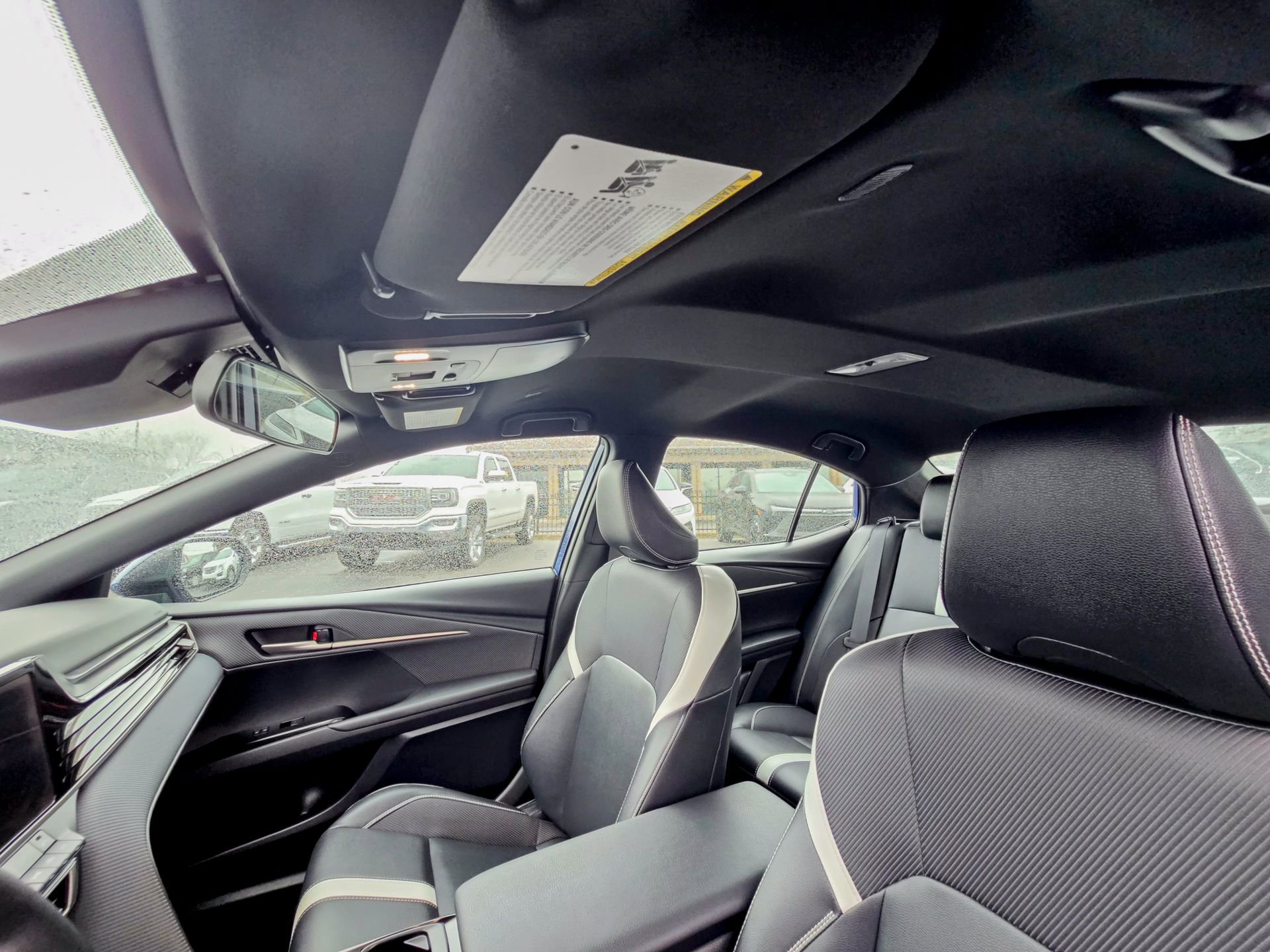 Used 2025 Toyota Camry SE image 9