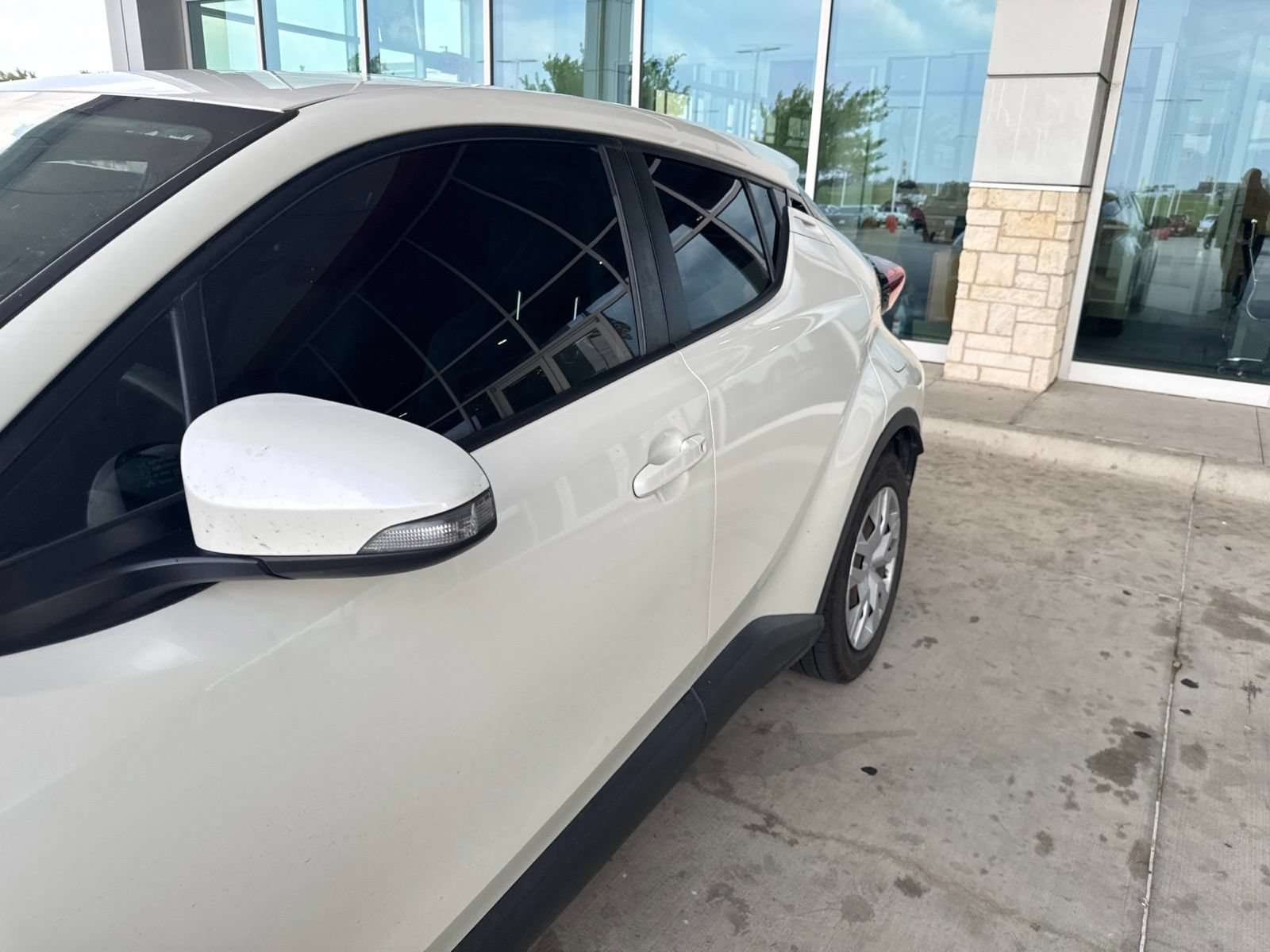 Used 2020 Toyota C-HR LE FWD image 4