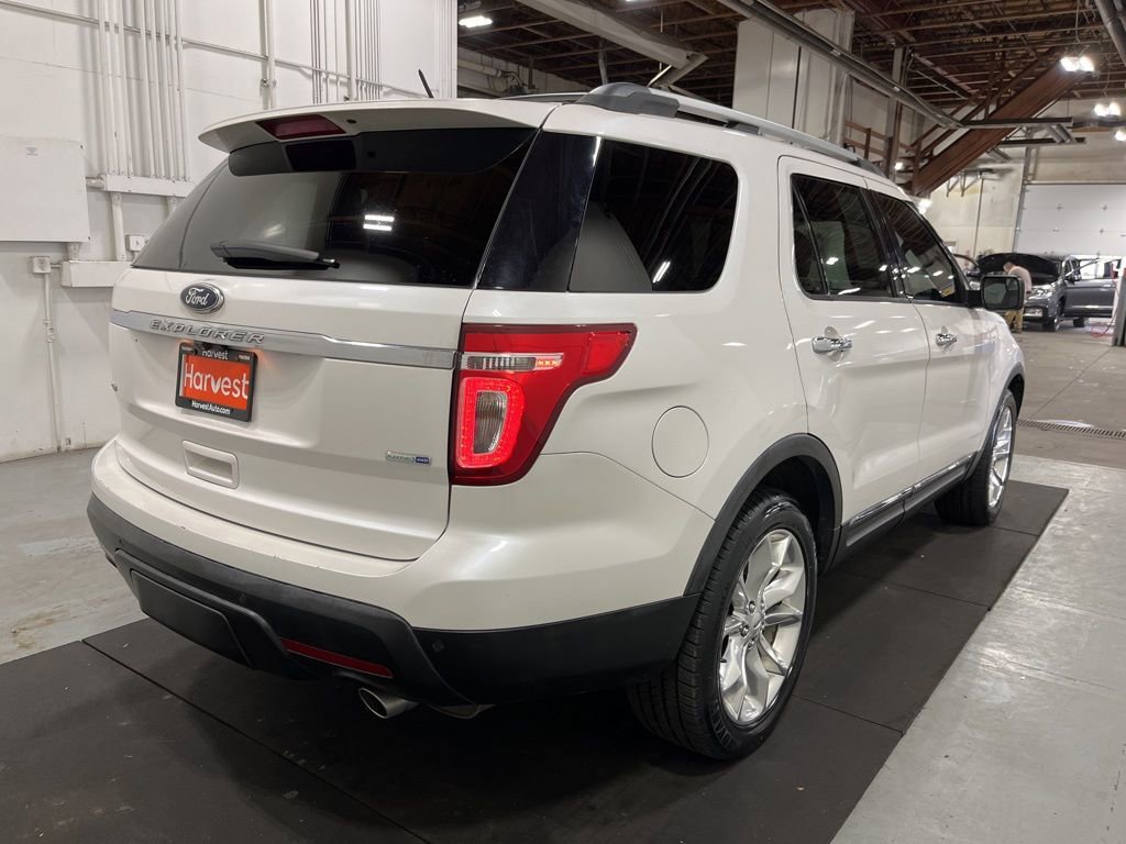 Used 2015 Ford Explorer XLT w/ Equipment Group 202A image 9