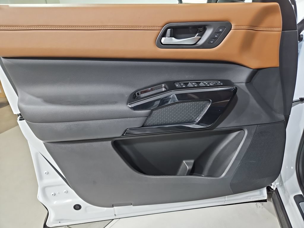 New 2026 Nissan Pathfinder Platinum AWD/4WD image 10
