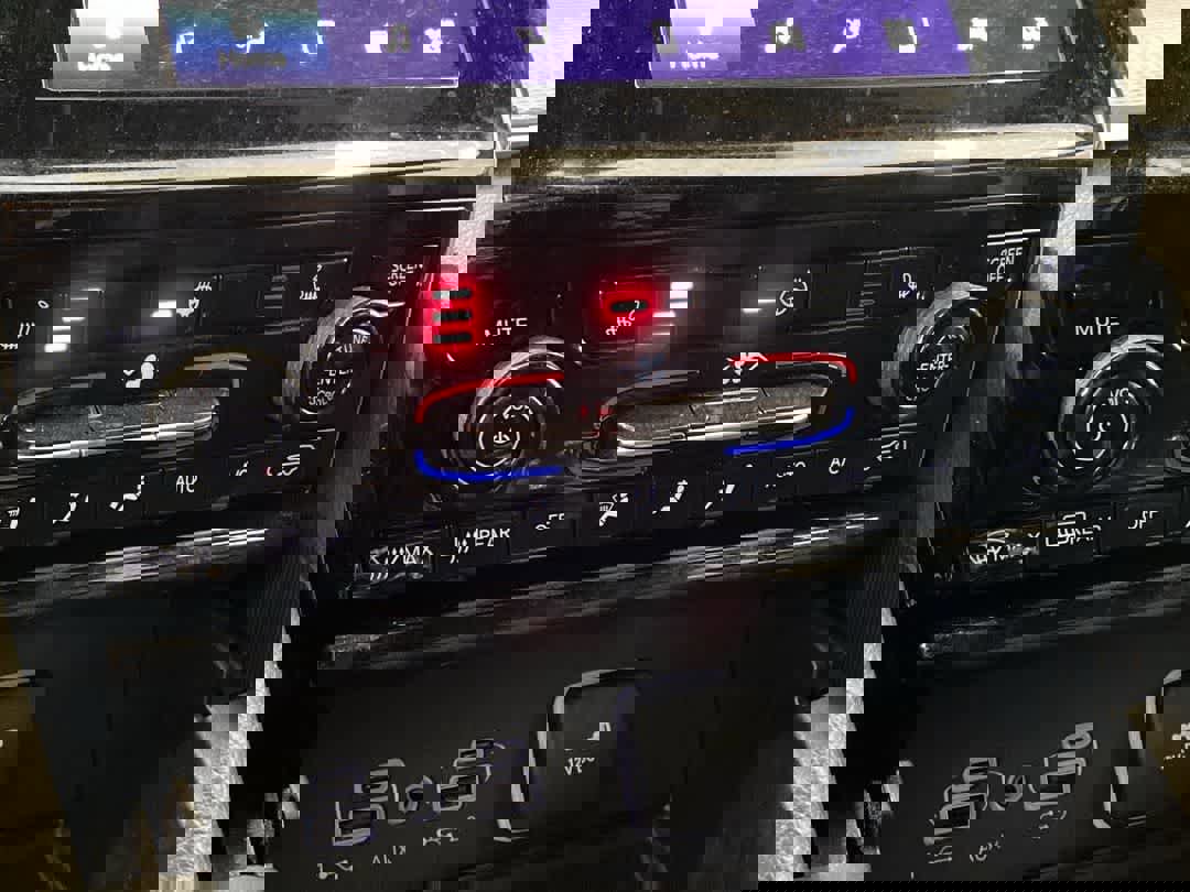 Used 2024 Jeep Grand Cherokee Altitude image 18