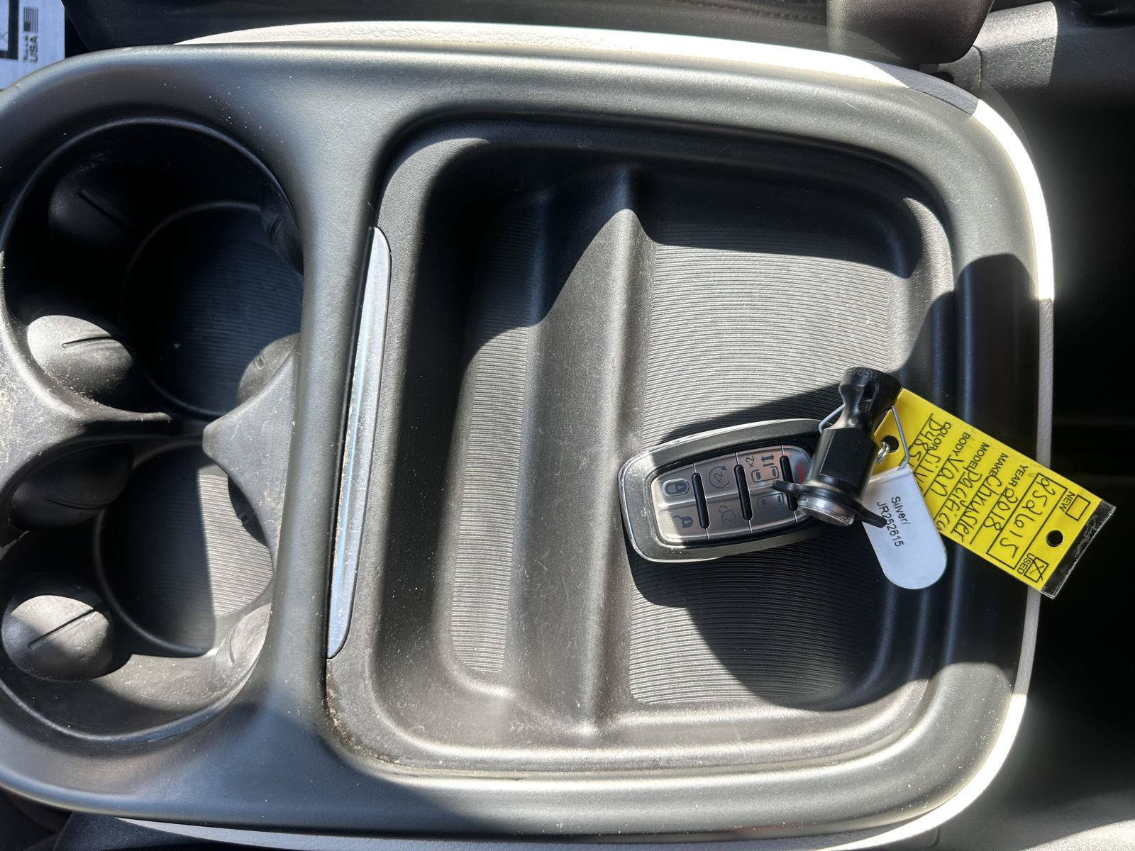 Used 2018 Chrysler Pacifica Touring-L FWD image 32