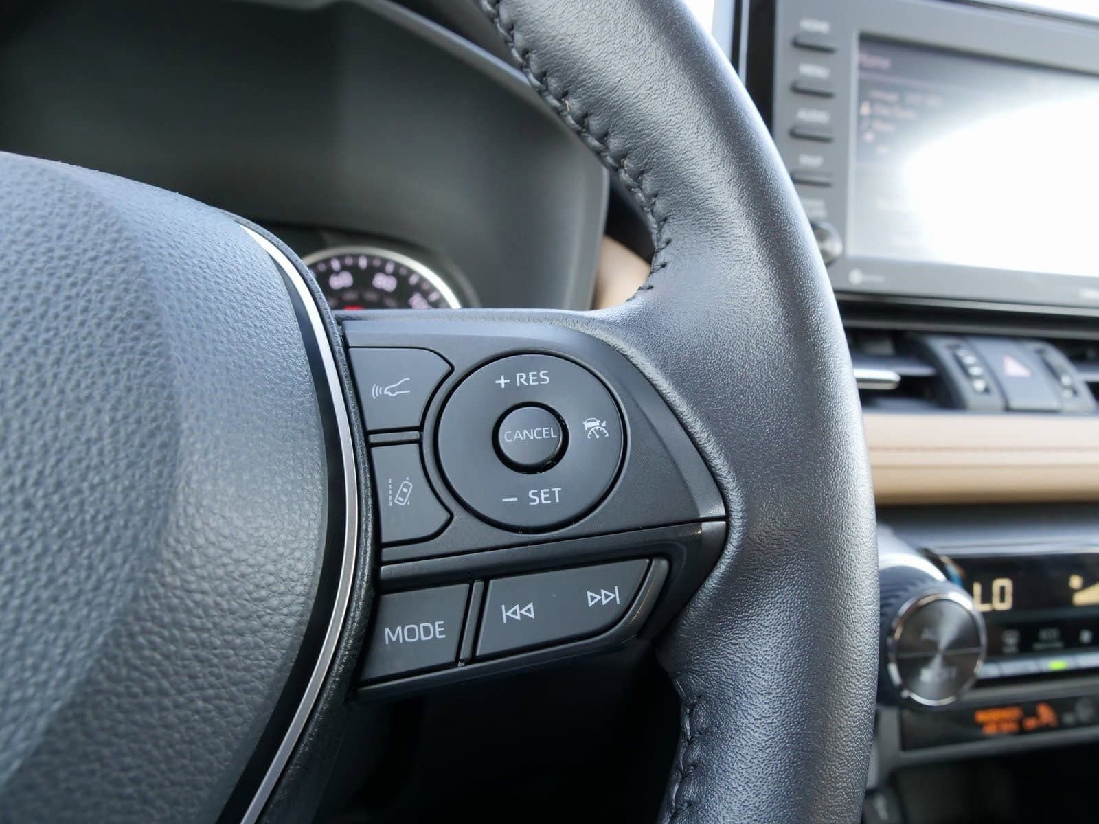 Used 2022 Toyota RAV4 XLE Premium image 23