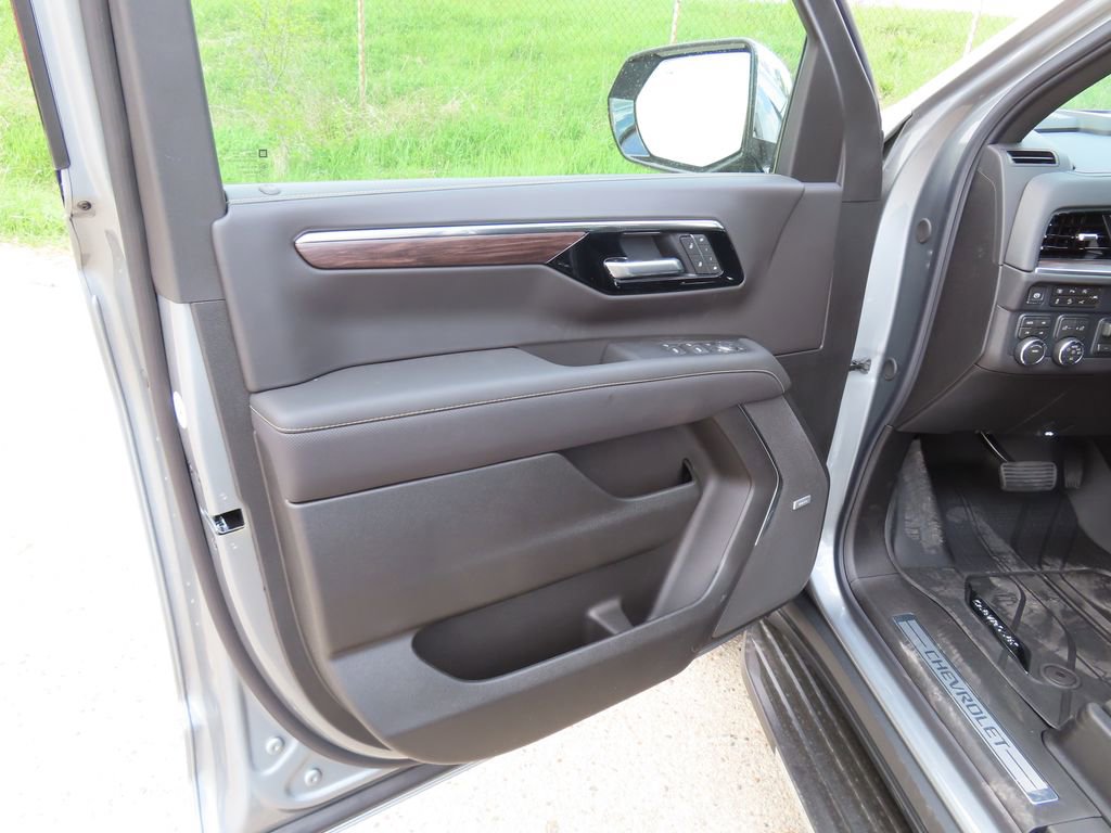 New 2026 Chevrolet Suburban Premier w/ Sun And Tow Package AWD/4WD image 25