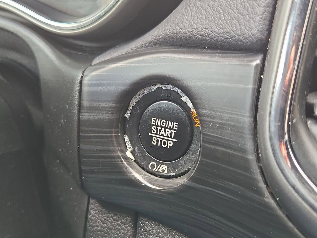 Used 2020 Jeep Grand Cherokee Laredo image 19