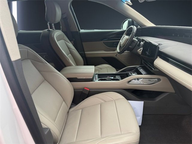 Used 2024 Lincoln Nautilus Premier image 15