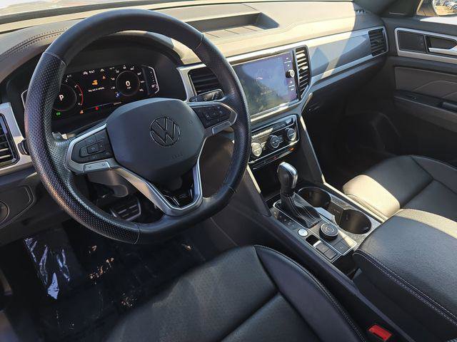 Used 2022 Volkswagen Atlas Cross Sport SEL R-Line AWD/4WD image 19