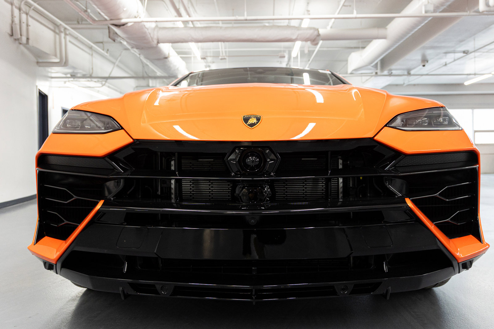 Used 2025 Lamborghini Urus SE image 3