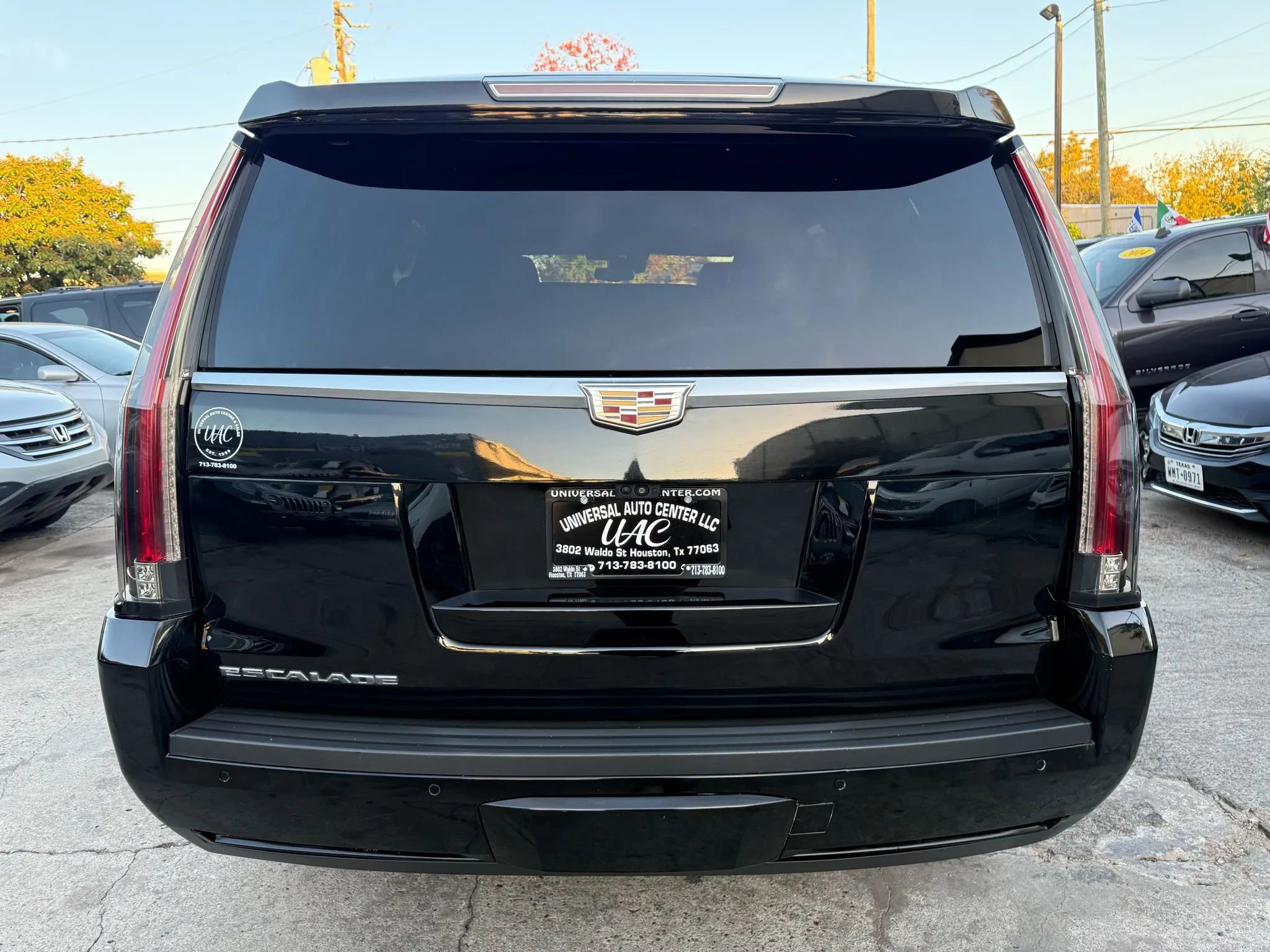Used 2018 Cadillac Escalade Luxury image 6