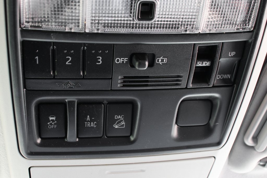 Used 2018 Toyota 4Runner SR5 Premium image 26