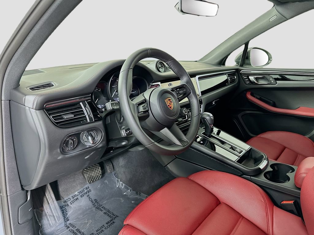 Certified 2026 Porsche Macan Turbo AWD/4WD image 4