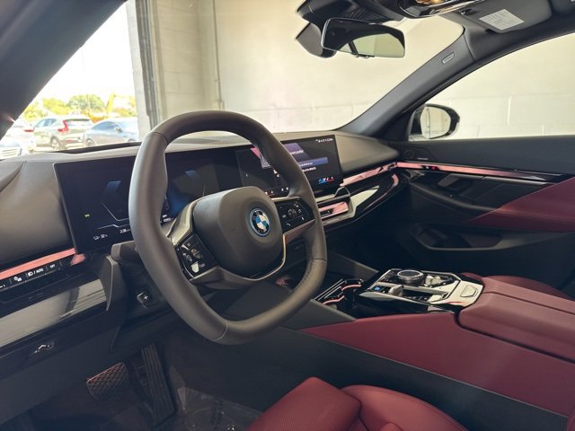 Used 2025 BMW i5 xDrive40 w/ Premium Package image 19