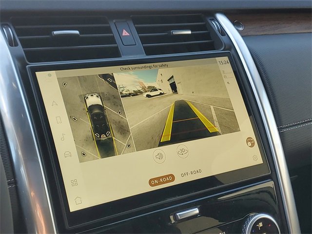 Used 2024 Land Rover Discovery Dynamic SE image 30