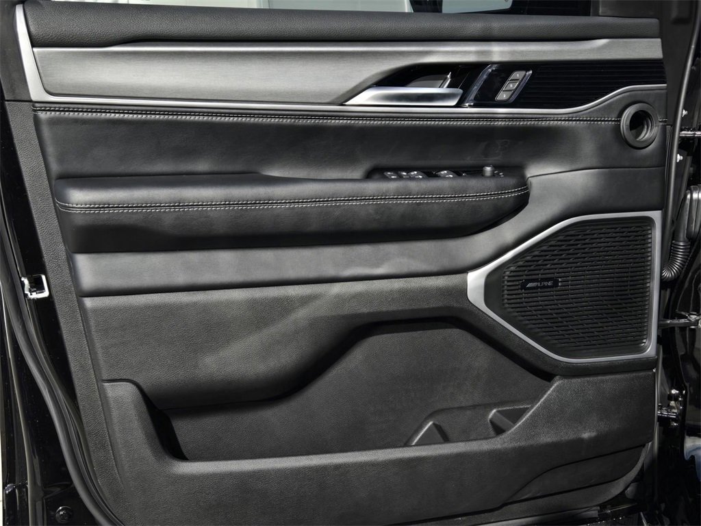 New 2025 Jeep Wagoneer L Series II w/ Premium Group I image 18