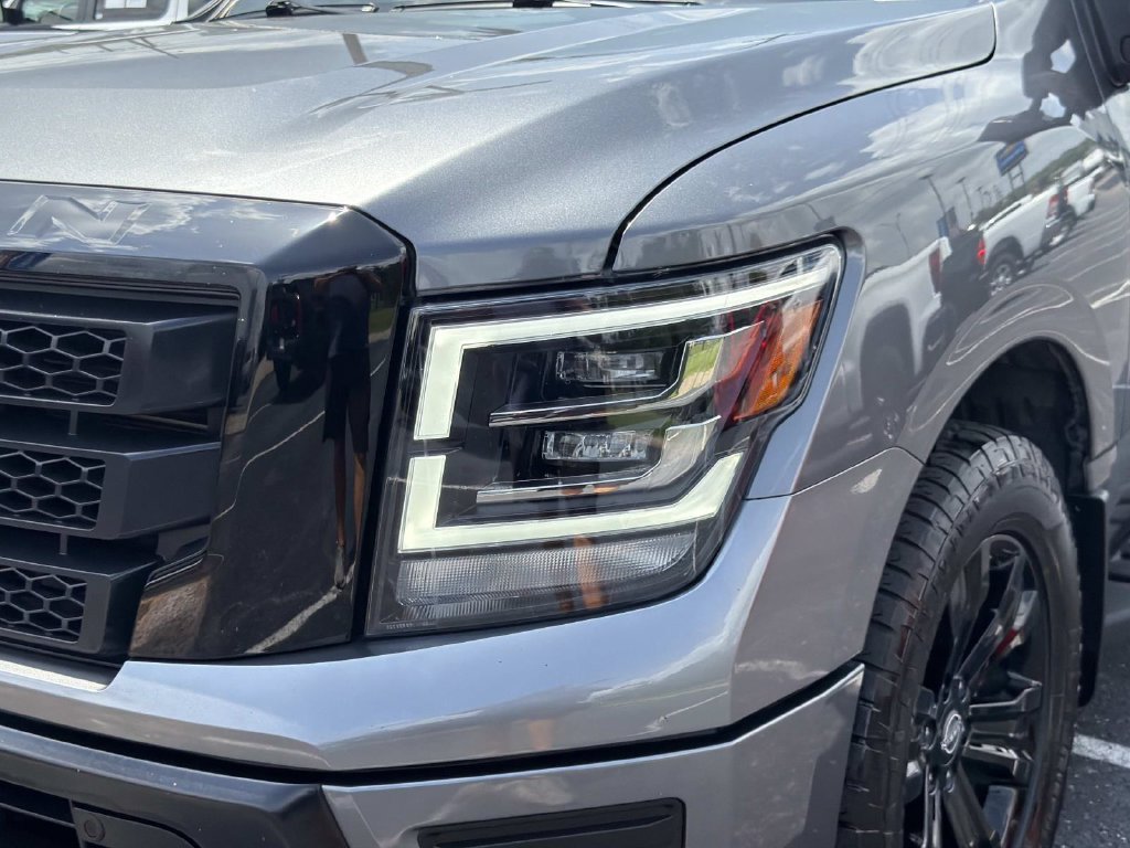 Used 2023 Nissan Titan SV w/ SV Convenience Package AWD/4WD image 9