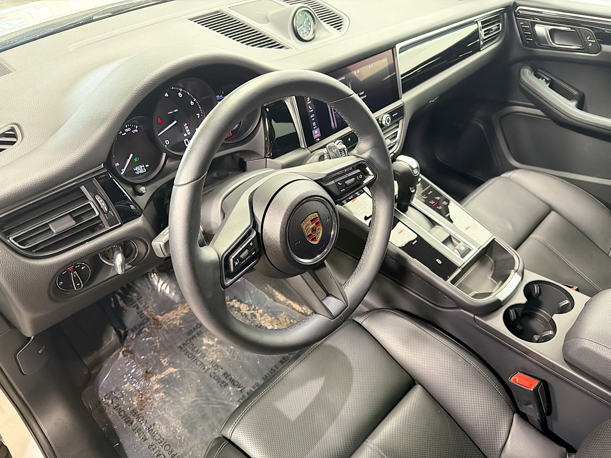 Used 2025 Porsche Macan image 4