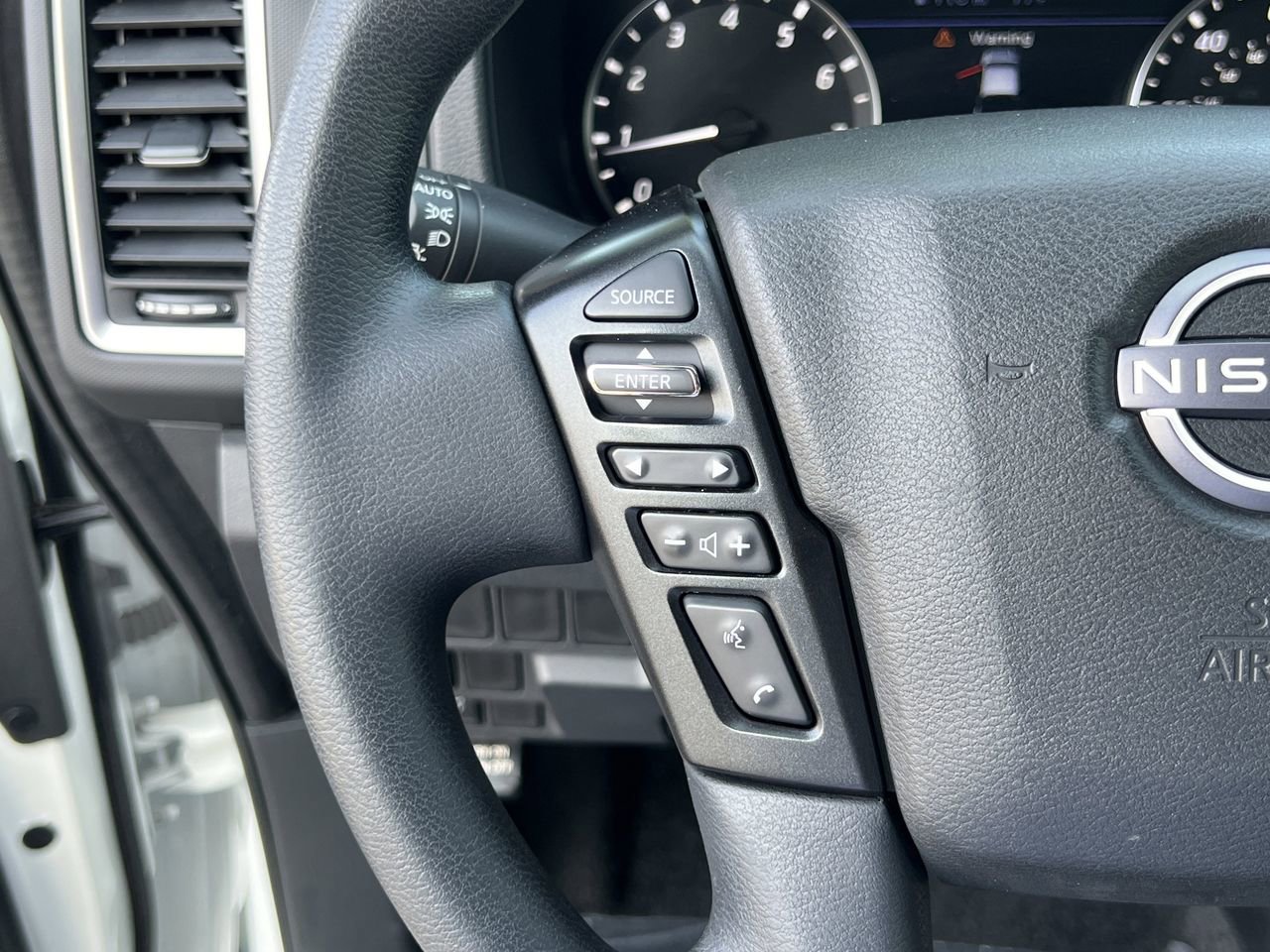 Certified 2022 Nissan Frontier SV image 11