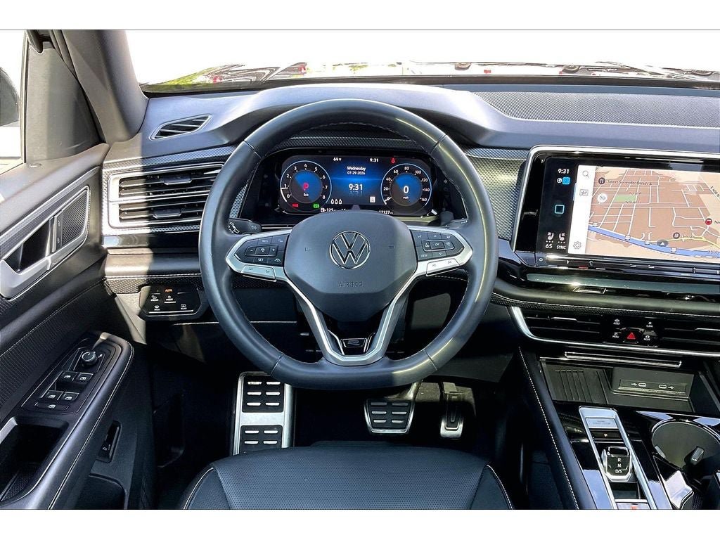 Used 2025 Volkswagen Atlas Cross Sport SEL R-Line AWD/4WD image 5