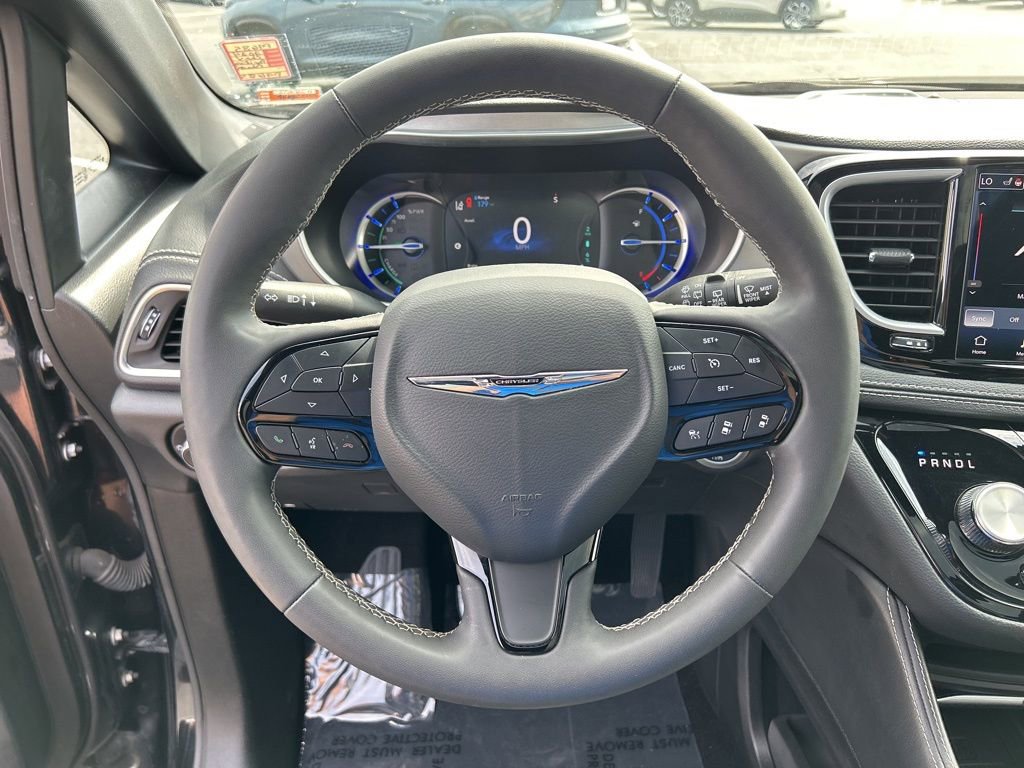 Used 2024 Chrysler Pacifica Premium FWD image 24
