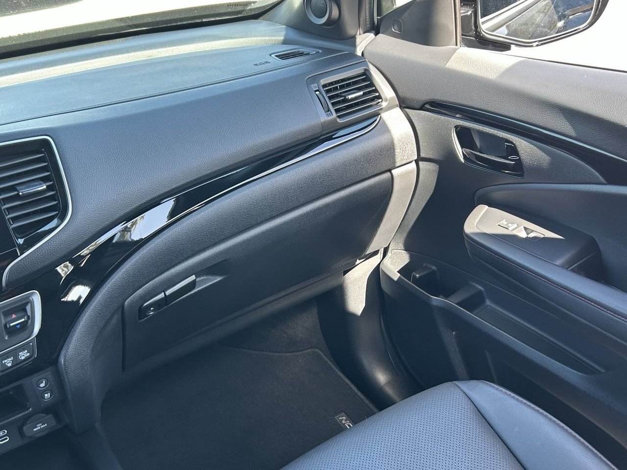Used 2025 Honda Passport Black Edition image 19