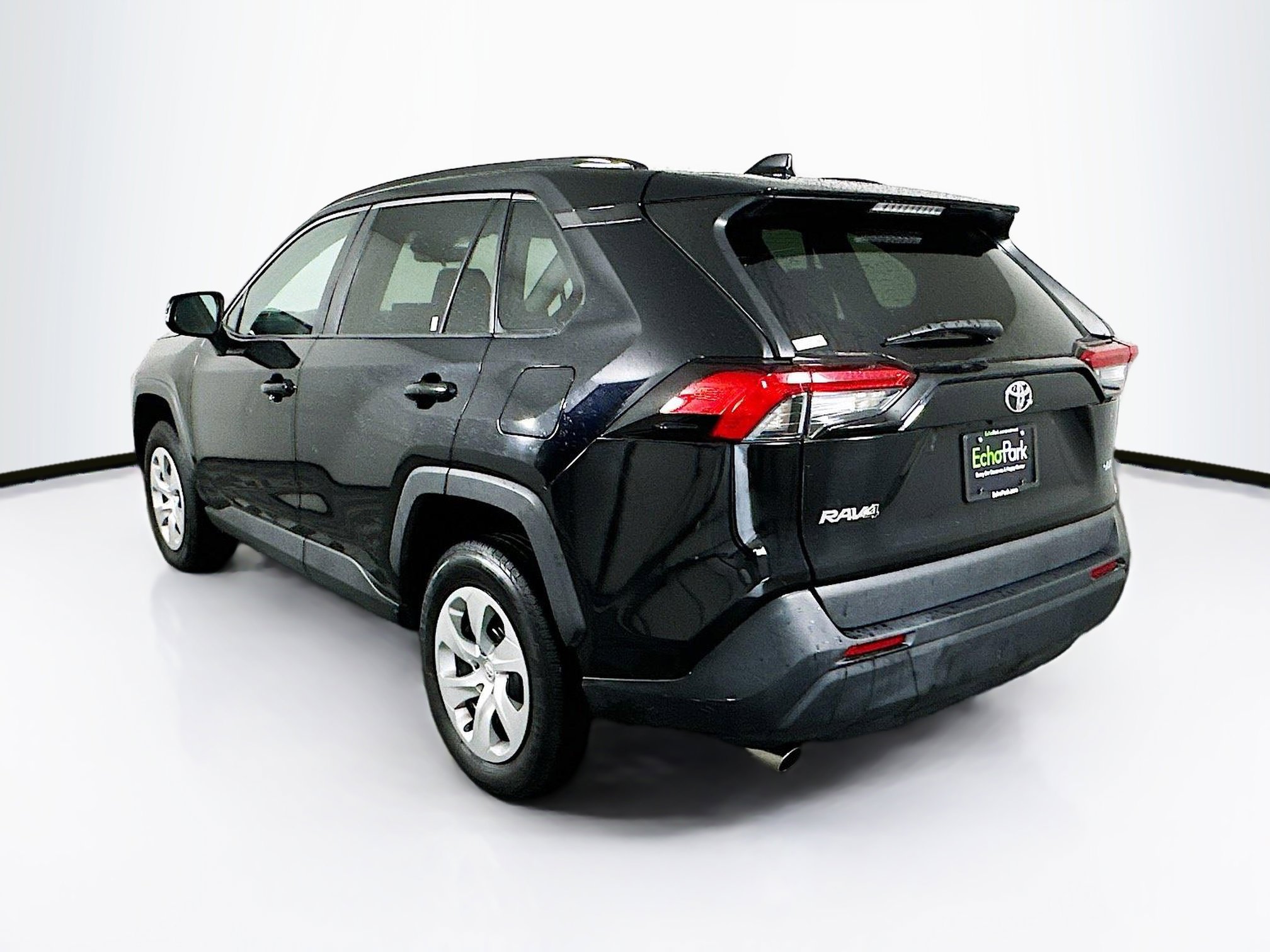 Used 2020 Toyota RAV4 LE FWD image 5