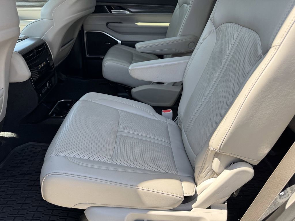 Used 2024 Jeep Wagoneer Series III image 11