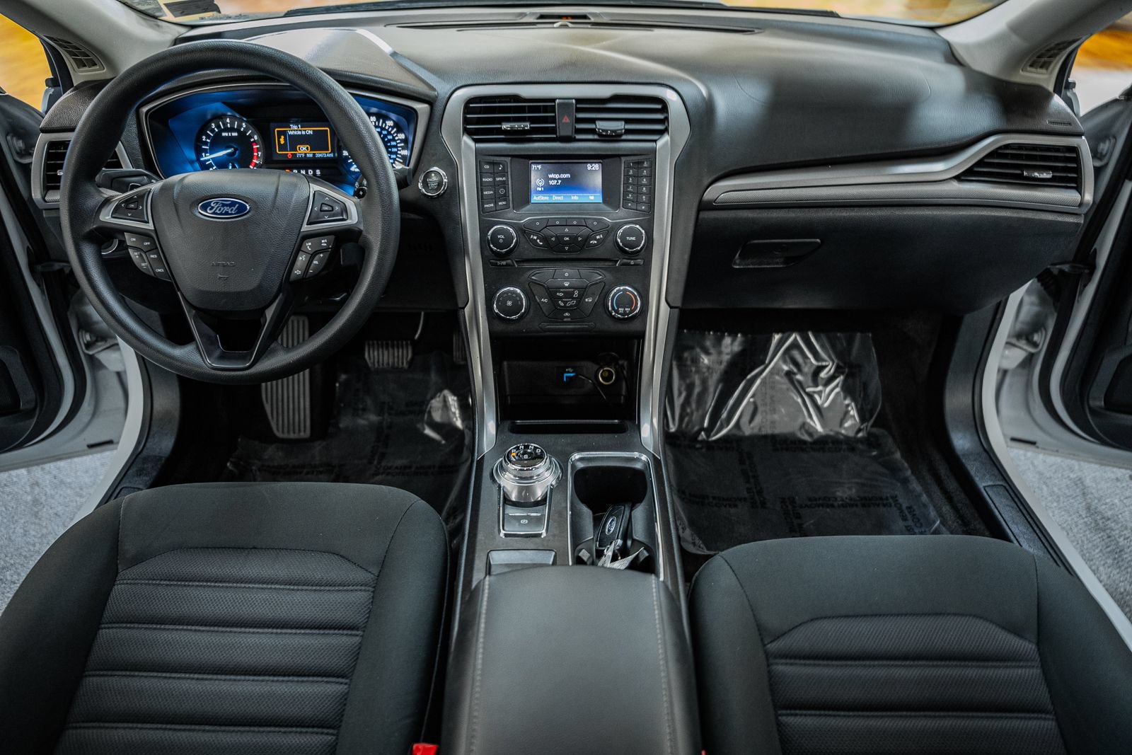 Used 2017 Ford Fusion SE FWD image 22