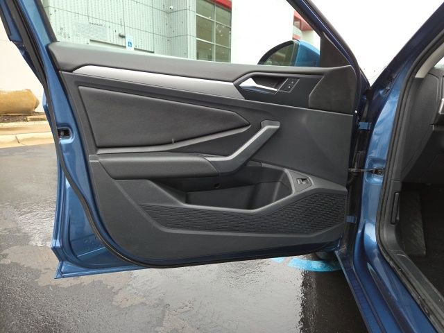 Used 2019 Volkswagen Jetta SE w/ Cold Weather Package image 10