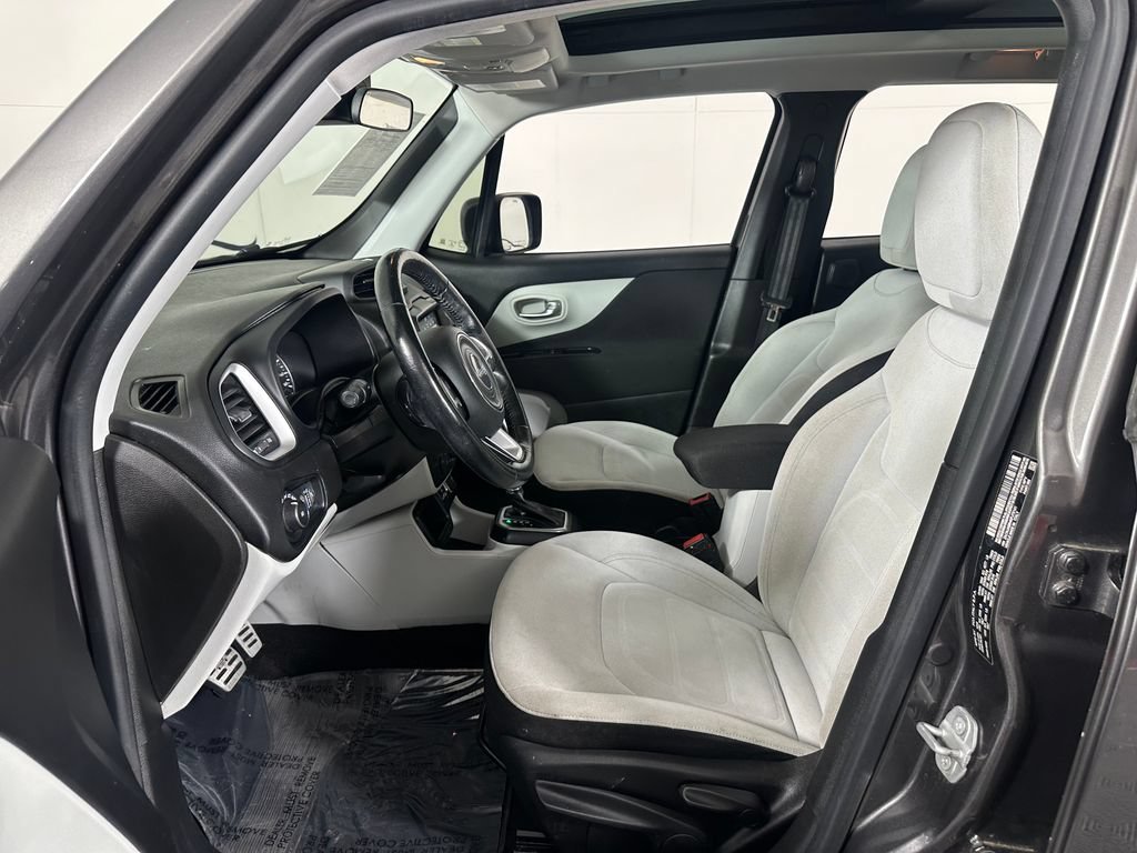 Used 2019 Jeep Renegade Latitude w/ UConnect 8.4 Nav Group FWD image 14