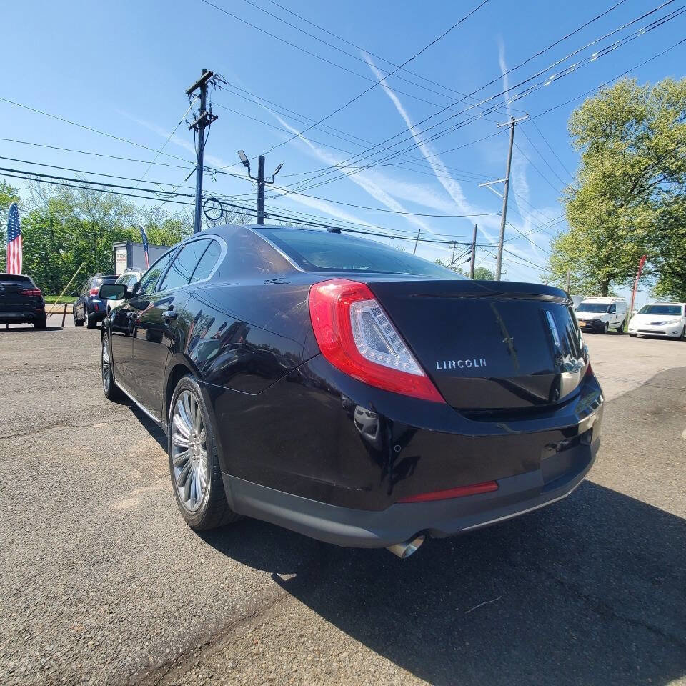 Used 2013 Lincoln MKS AWD image 3