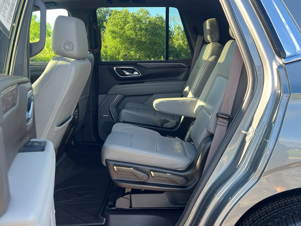 Used 2022 Chevrolet Tahoe LT w/ Luxury Package AWD/4WD image 35