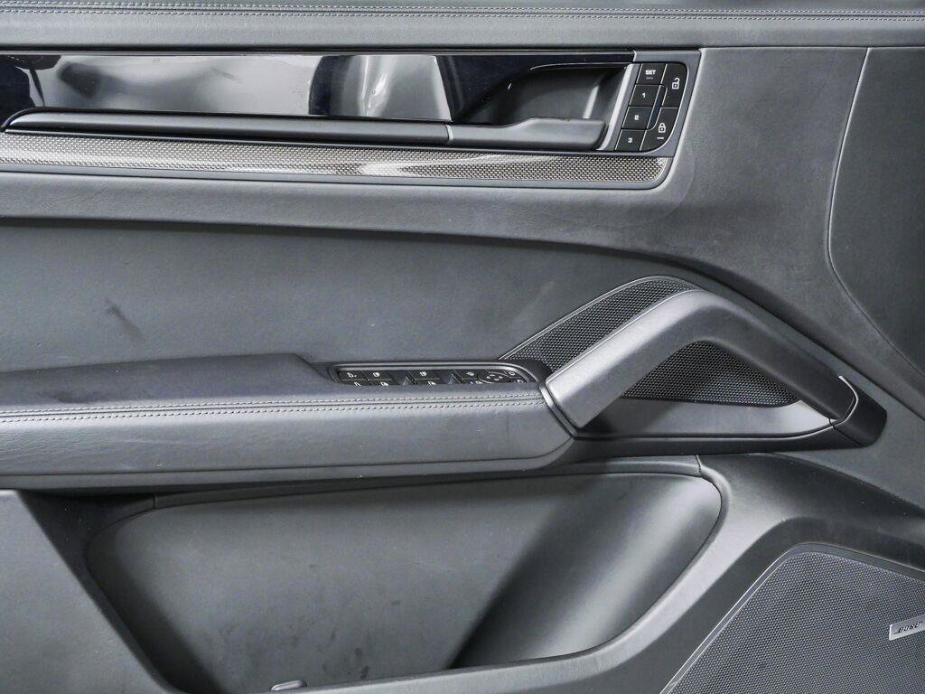 Certified 2025 Porsche Cayenne GTS AWD/4WD image 11