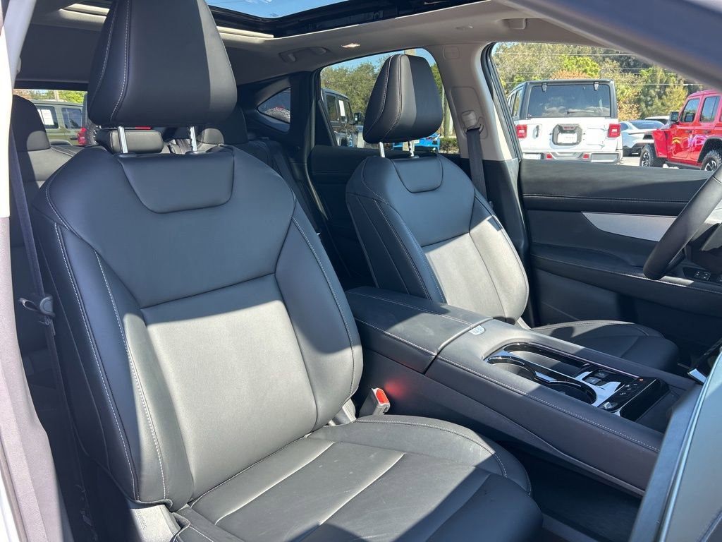 Certified 2025 Nissan Murano SL AWD/4WD image 46