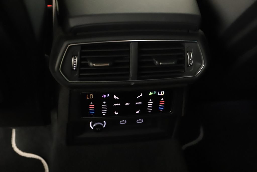 Used 2025 Lamborghini Urus SE AWD/4WD image 23