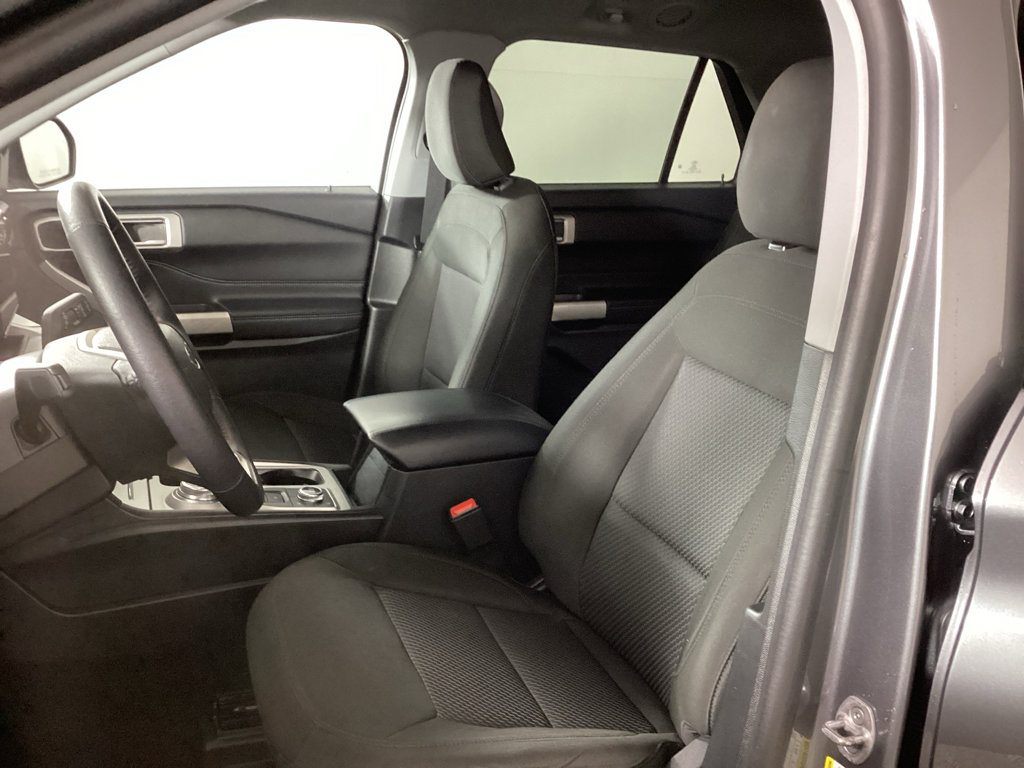 Used 2024 Ford Explorer XLT AWD/4WD image 17