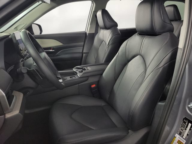 Used 2026 Toyota Grand Highlander AWD image 11