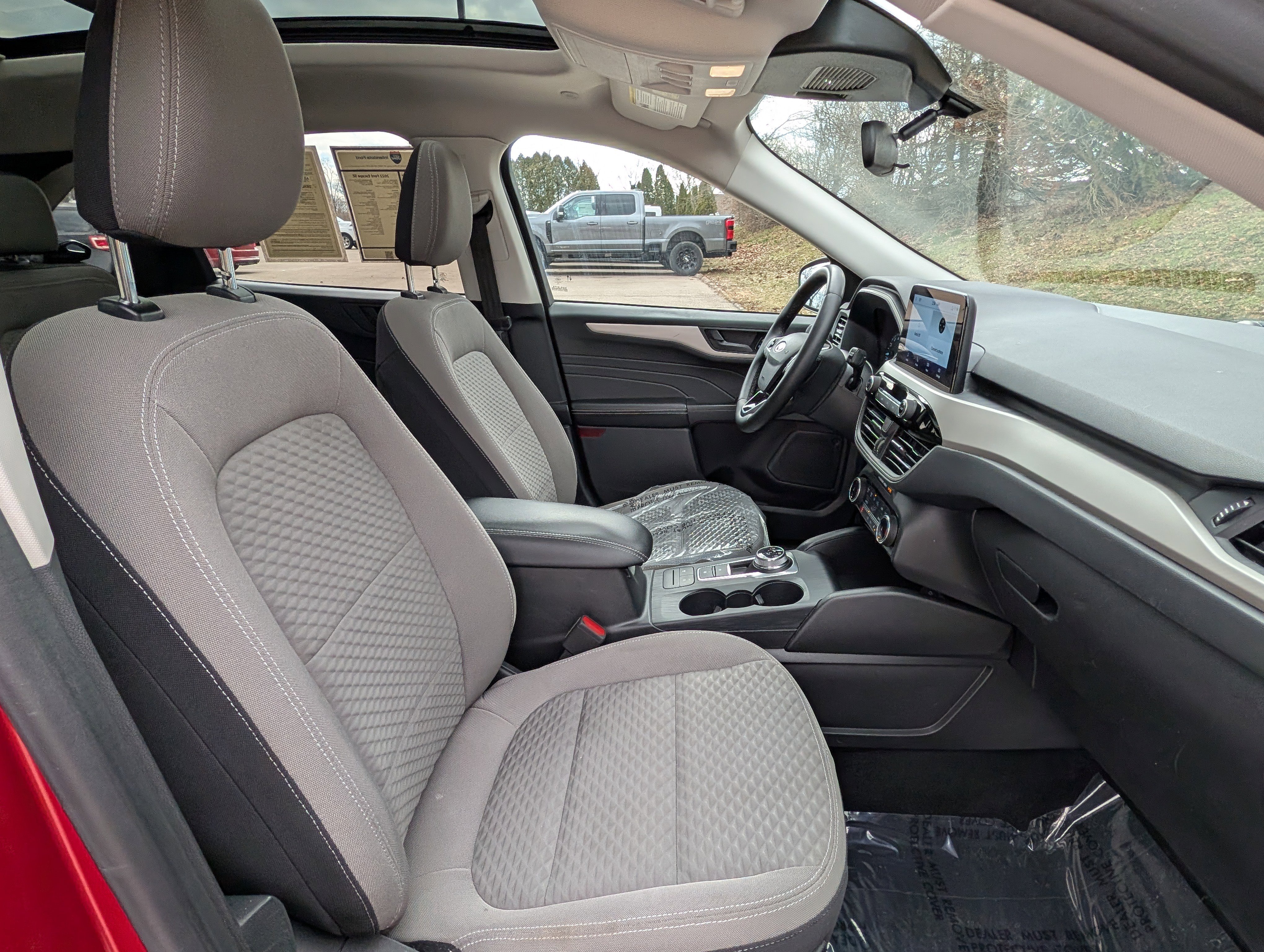 Used 2022 Ford Escape SE w/ SE Sport Appearance Package image 12