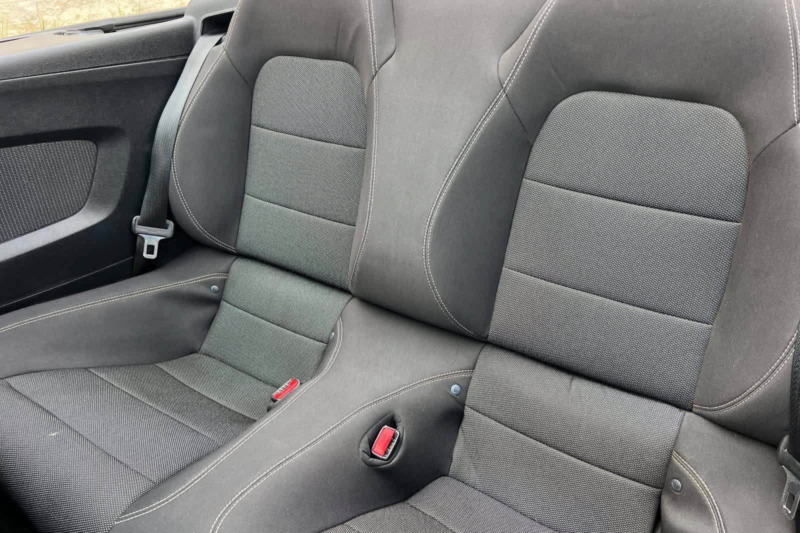 Used 2016 Ford Mustang Convertible RWD image 4