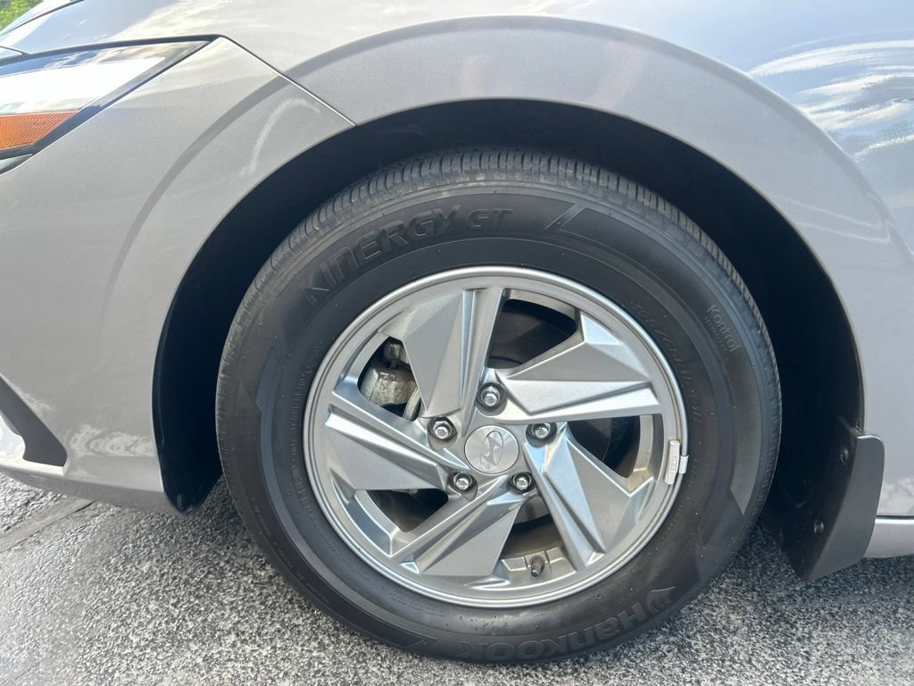Used 2024 Hyundai Elantra SE FWD image 29