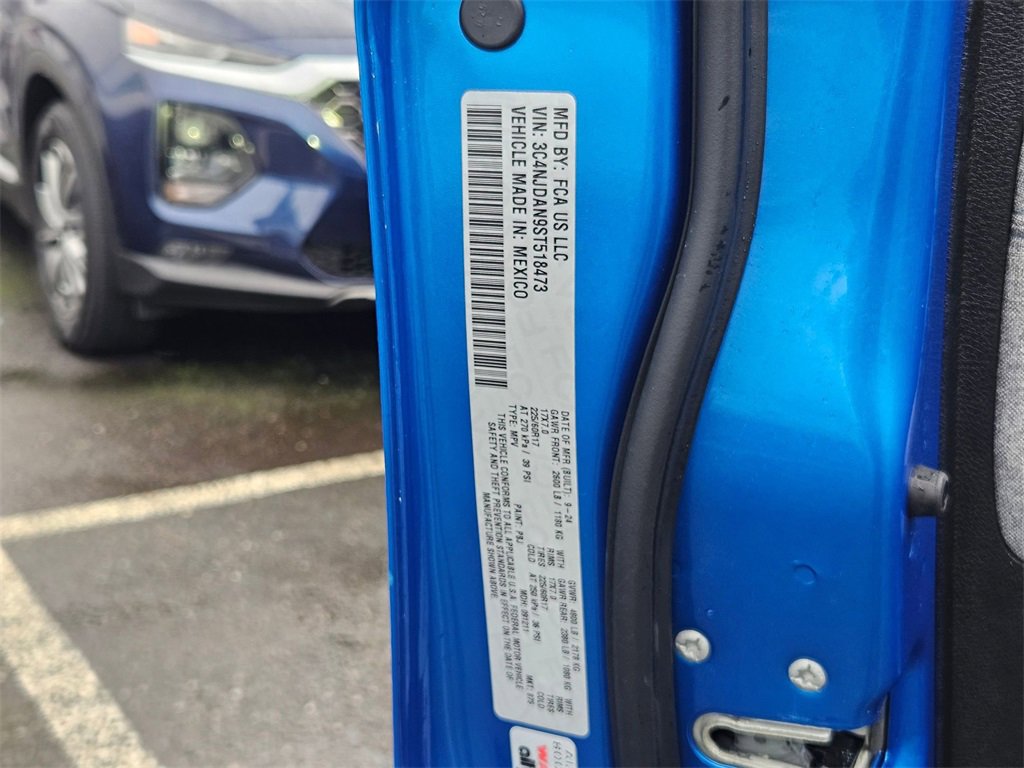 Certified 2025 Jeep Compass Sport image 30