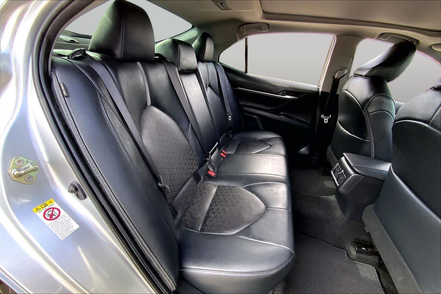 Used 2018 Toyota Camry XSE FWD image 19