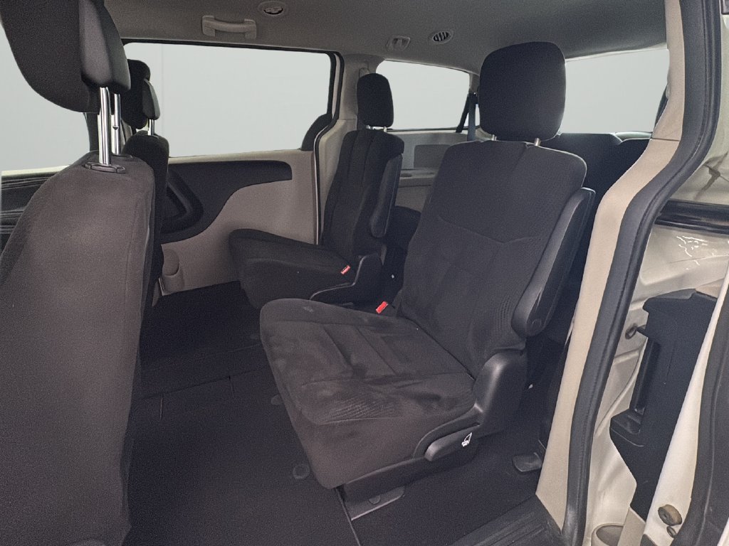 Used 2013 Dodge Grand Caravan SE FWD image 15