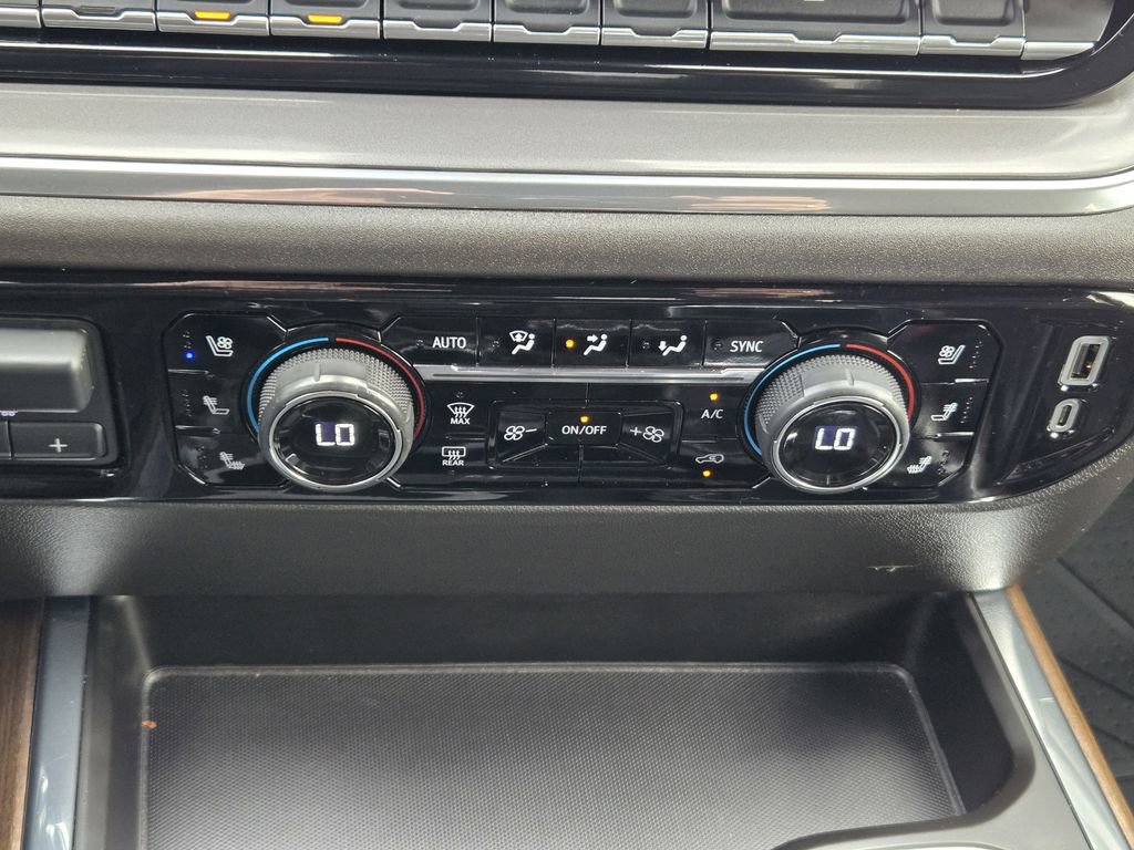 Used 2023 Chevrolet Silverado 1500 High Country w/ Technology Package image 17