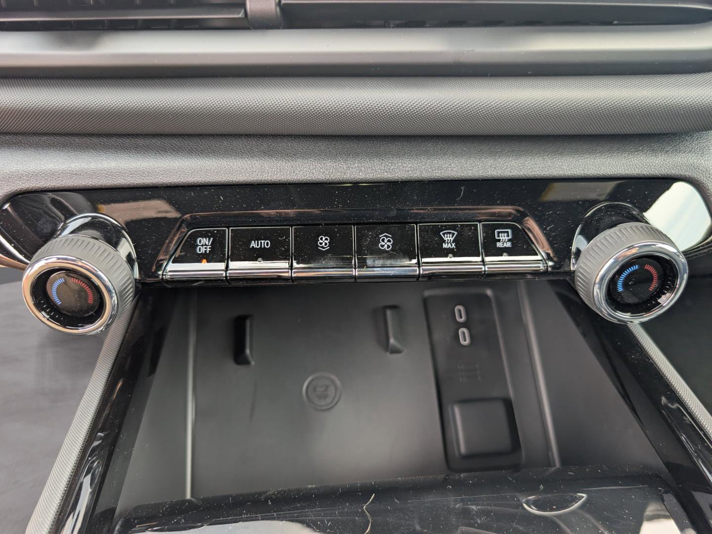 New 2025 Chevrolet Silverado EV LT image 19