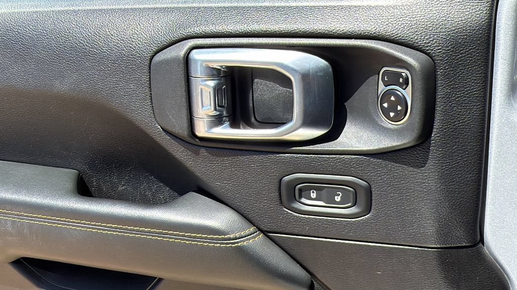 Used 2024 Jeep Wrangler Unlimited Sahara AWD/4WD image 22